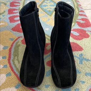 Clark’s Black Suede Ankle Square Toe Boots with White Stitching Size 7